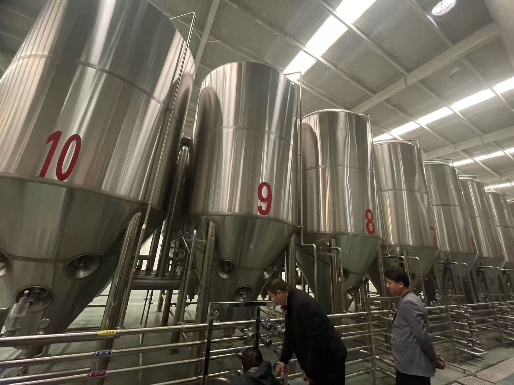 长海精酿啤酒设备厂—平面布置、设备设计、制造、调试、培训等一条龙服务